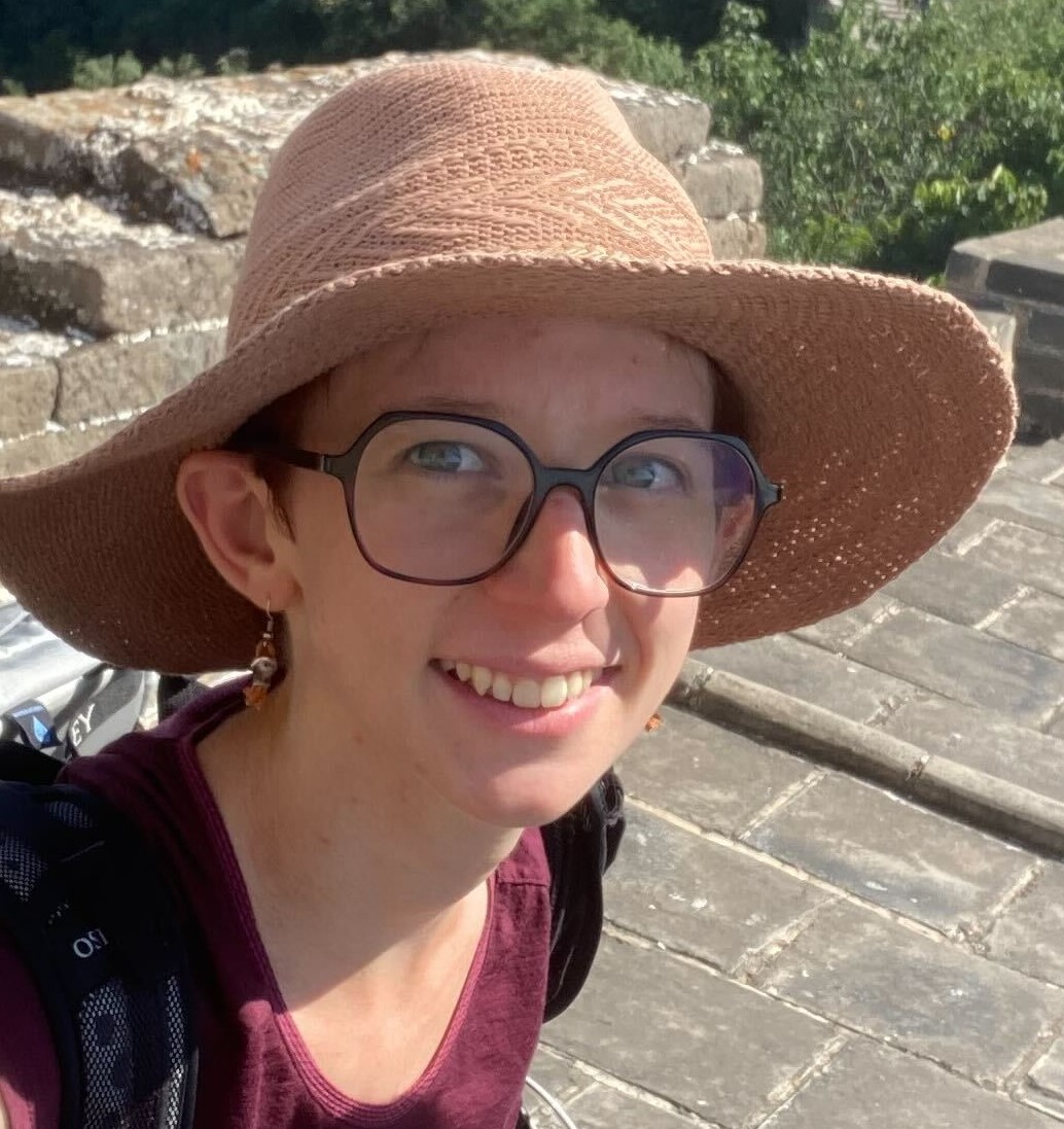 Juliette Alcaraz en balade sur la muraille de Chine, 2023